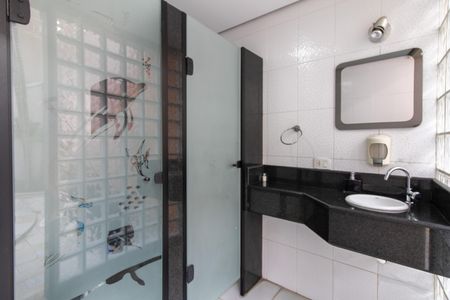 Casa à venda com 430m², 4 quartos e 4 vagasBanheiro da Piscina