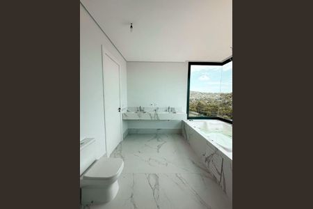 Casa de condomínio à venda com 604m², 4 quartos e 6 vagas