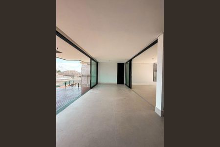 Casa de condomínio à venda com 604m², 4 quartos e 6 vagas