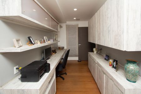 Apartamento à venda com 275m², 3 quartos e 4 vagasEscritório