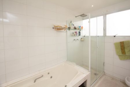 Apartamento à venda com 275m², 3 quartos e 4 vagasBanheiro da Suíte 3