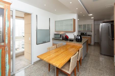 Apartamento à venda com 275m², 3 quartos e 4 vagasCozinha