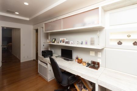 Apartamento à venda com 275m², 3 quartos e 4 vagasEscritório