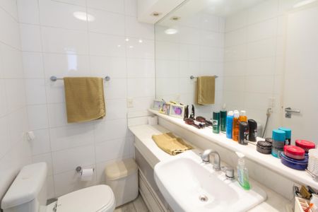 Apartamento à venda com 275m², 3 quartos e 4 vagasBanheiro da Suíte 2