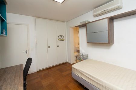 Apartamento à venda com 275m², 3 quartos e 4 vagasSuíte 2