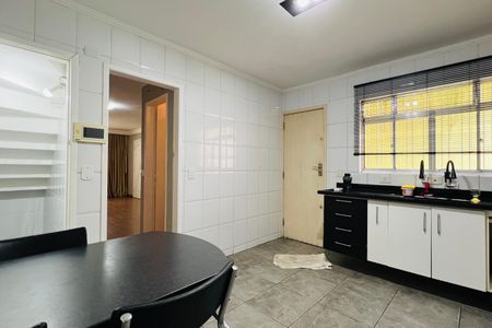Casa à venda com 125m², 2 quartos e 3 vagas Casa à venda com 125m², 2 quartos e 3 vagasCozinha