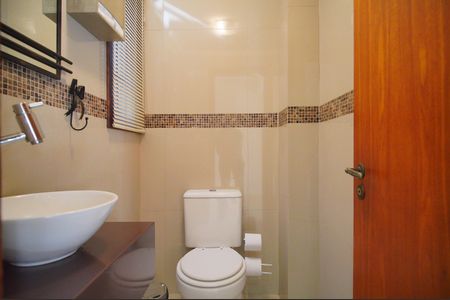 Casa à venda com 200m², 3 quartos e 2 vagasLavabo