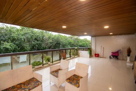 Apartamento à venda com 136m², 3 quartos e 3 vagasVaranda