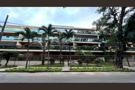 Apartamento à venda com 136m², 3 quartos e 3 vagasFachada