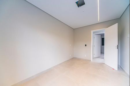 Casa à venda com 110m², 2 quartos e 2 vagas Casa à venda com 110m², 2 quartos e 2 vagasSuíte