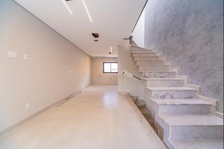 Casa à venda com 110m², 2 quartos e 2 vagas Casa à venda com 110m², 2 quartos e 2 vagasSala