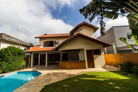 Casa de condomínio à venda com 380m², 4 quartos e 4 vagas Casa de condomínio à venda com 380m², 4 quartos e 4 vagasPiscina