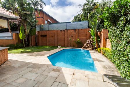 Casa de condomínio à venda com 380m², 4 quartos e 4 vagas Casa de condomínio à venda com 380m², 4 quartos e 4 vagasPiscina