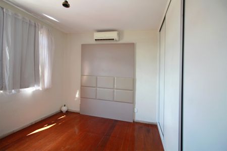 Apartamento à venda com 241m², 5 quartos e 4 vagasSuite