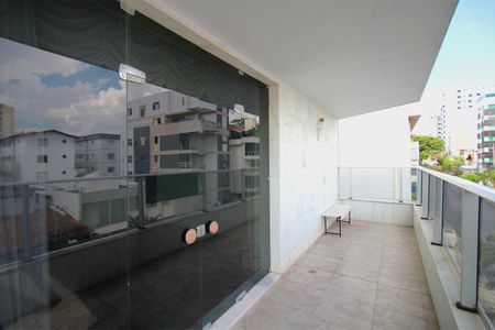 Apartamento à venda com 241m², 5 quartos e 4 vagasVaranda da Sala