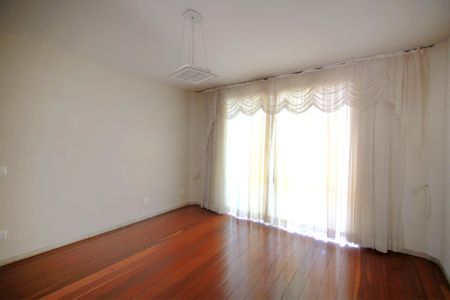 Apartamento à venda com 241m², 5 quartos e 4 vagasSala