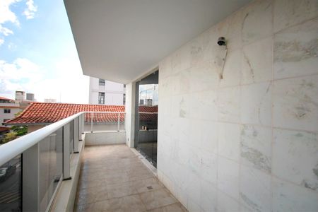 Apartamento à venda com 241m², 5 quartos e 4 vagasVaranda da Sala
