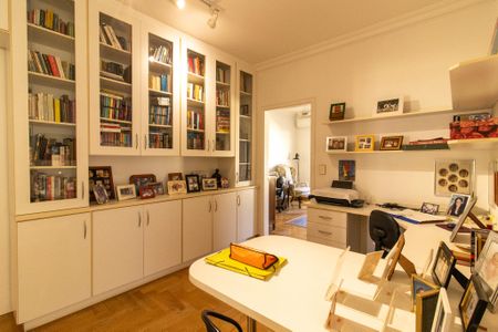 Casa de condomínio para alugar com 400m², 3 quartos e 4 vagas Casa de condomínio para alugar com 400m², 3 quartos e 4 vagasEscritório 2