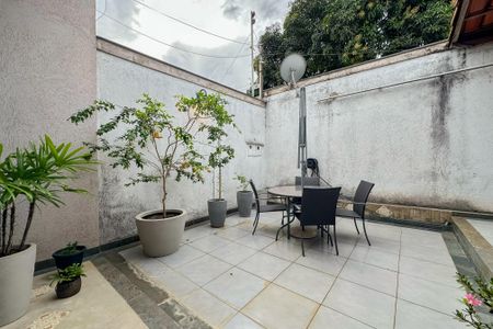 Casa à venda com 261m², 3 quartos e 2 vagas Casa à venda com 261m², 3 quartos e 2 vagasVaranda Sala