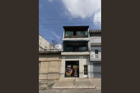 Casa à venda com 400m², 3 quartos e 2 vagas Casa à venda com 400m², 3 quartos e 2 vagasFachada