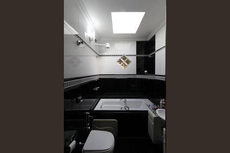 Casa à venda com 400m², 3 quartos e 2 vagas Casa à venda com 400m², 3 quartos e 2 vagasBanheiro da Suite