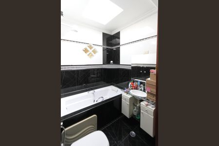 Casa à venda com 400m², 3 quartos e 2 vagas Casa à venda com 400m², 3 quartos e 2 vagasBanheiro da Suite