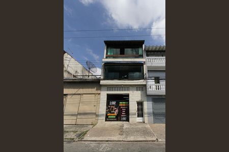 Casa à venda com 400m², 3 quartos e 2 vagas Casa à venda com 400m², 3 quartos e 2 vagasFachada