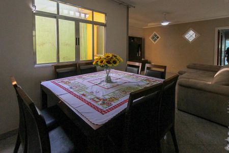 Casa à venda com 400m², 3 quartos e 2 vagas Casa à venda com 400m², 3 quartos e 2 vagasSala de Jantar