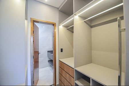 Casa à venda com 156m², 3 quartos e 4 vagasCloset da suíte