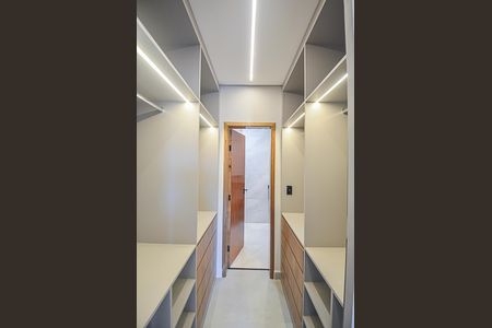 Casa à venda com 156m², 3 quartos e 4 vagasCloset da suíte