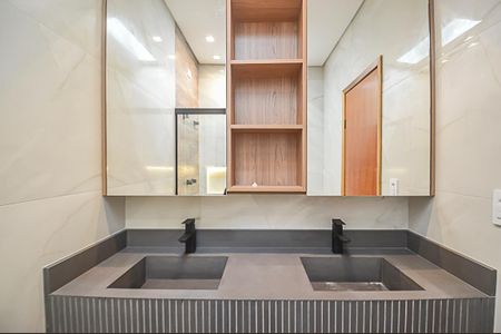 Casa à venda com 156m², 3 quartos e 4 vagasBanheiro da Suíte