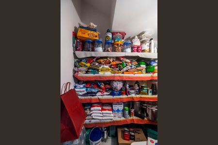 Casa de condomínio à venda com 182m², 5 quartos e 2 vagasDespensa