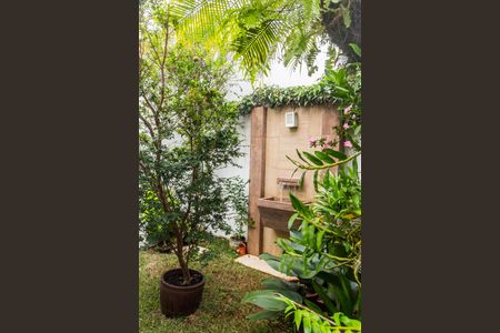 Casa de condomínio à venda com 182m², 5 quartos e 2 vagasVista