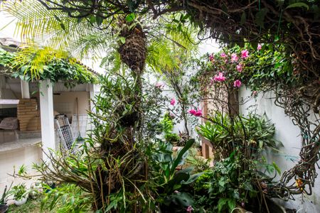 Casa de condomínio à venda com 182m², 5 quartos e 2 vagasVista