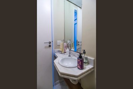 Casa de condomínio à venda com 182m², 5 quartos e 2 vagasLavabo