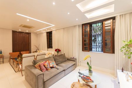 Casa à venda com 600m², 4 quartos e sem vagaSala