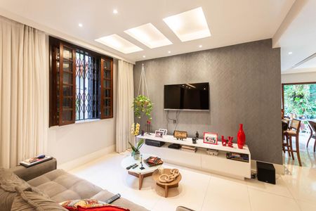 Casa à venda com 600m², 4 quartos e sem vagaSala