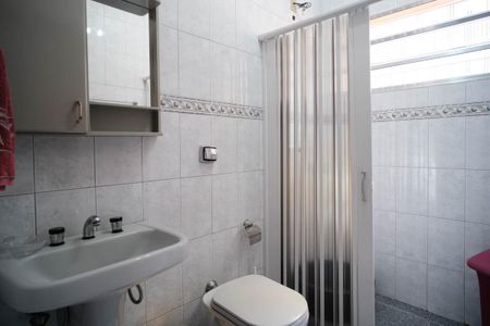 Casa à venda com 190m², 5 quartos e 4 vagasBanheiro 2