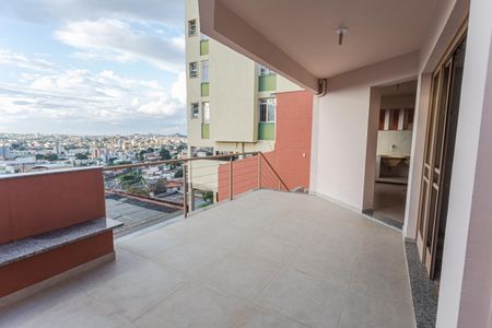 Casa à venda com 337m², 4 quartos e 4 vagasVaranda do Salão de Festas no 3° Pavimento