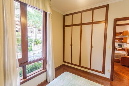 Casa à venda com 337m², 4 quartos e 4 vagasQuarto 4 no 2° Pavimento