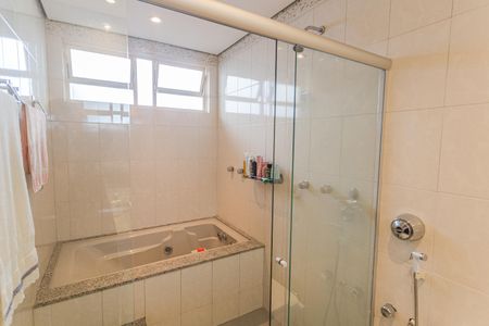 Casa à venda com 337m², 4 quartos e 4 vagasBanheiro da Suíte no 2° Pavimento