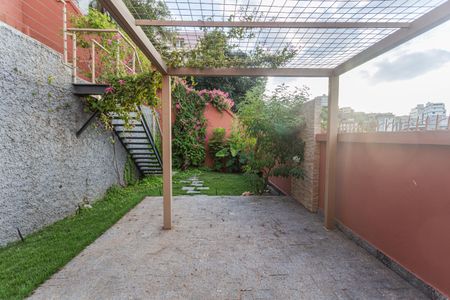 Casa à venda com 337m², 4 quartos e 4 vagasQuintal