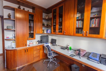 Casa à venda com 337m², 4 quartos e 4 vagasQuarto 2 no 2° Pavimento