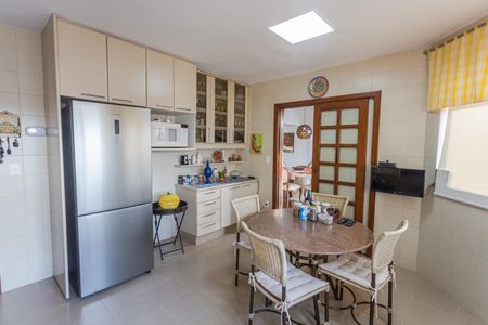 Casa à venda com 337m², 4 quartos e 4 vagasCozinha