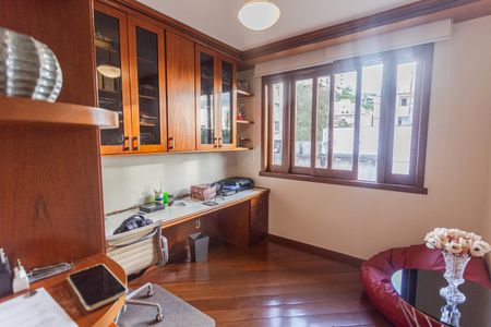 Casa à venda com 337m², 4 quartos e 4 vagasQuarto 2 no 2° Pavimento