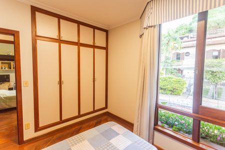 Casa à venda com 337m², 4 quartos e 4 vagasQuarto 3 no 2° Pavimento