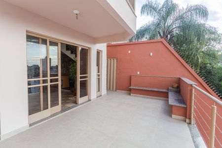 Casa à venda com 337m², 4 quartos e 4 vagasVaranda do Salão de Festas no 3° Pavimento