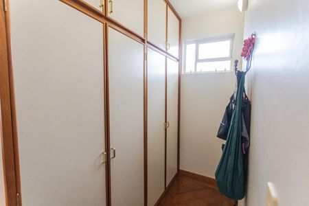 Casa à venda com 337m², 4 quartos e 4 vagasCloset da Suíte no 2° Pavimento