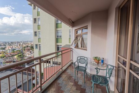 Casa à venda com 337m², 4 quartos e 4 vagasVaranda da Sala 1