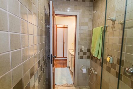 Casa à venda com 337m², 4 quartos e 4 vagasBanheiro Social no 2° Pavimento